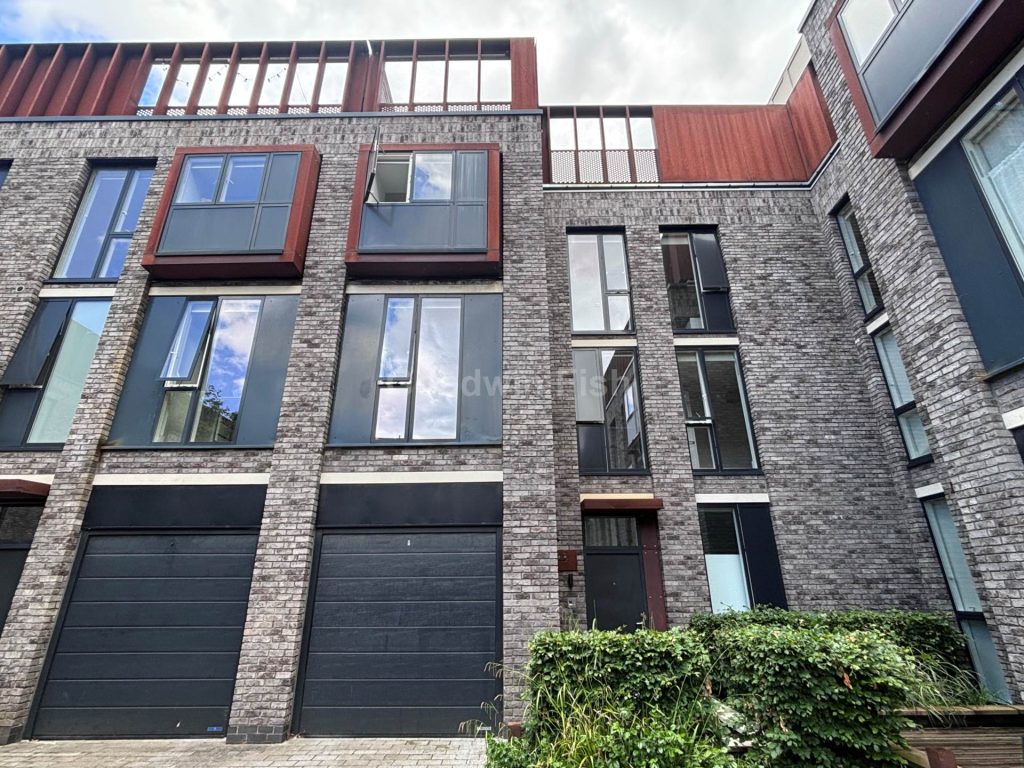 Roof Gardens, Bentinck Street, Castlefield Image